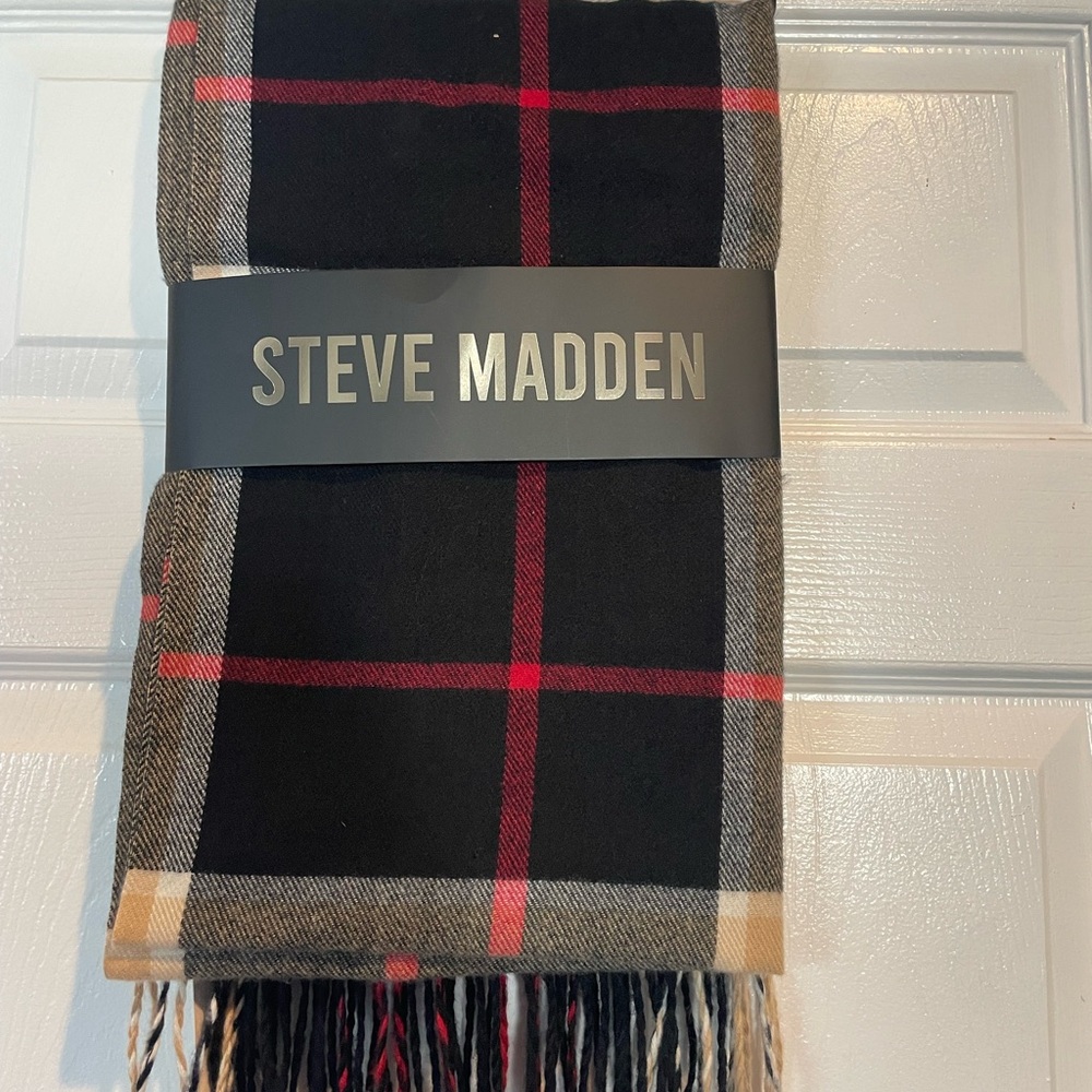 NEW Women's Steve Madden Black and Red Checkered Scarf